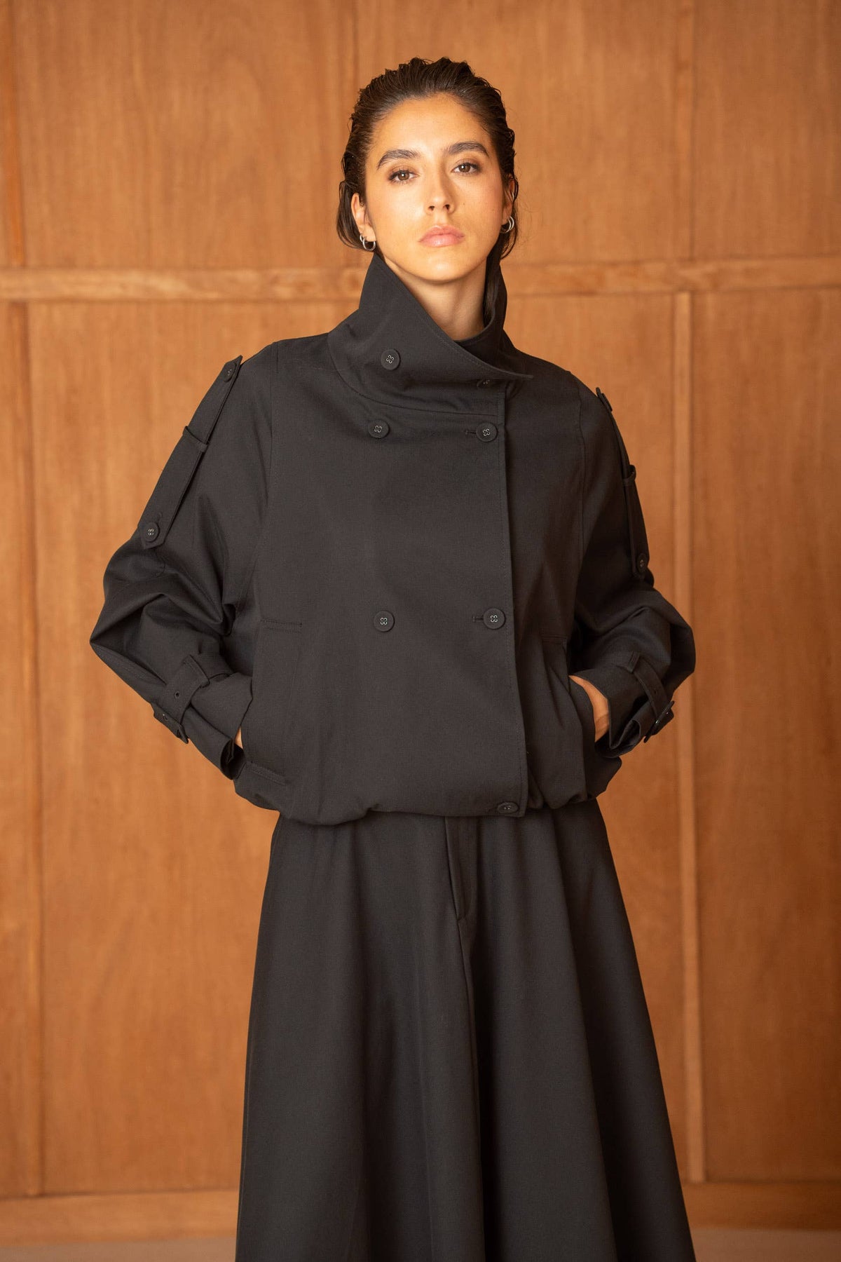 [Urban] Kurze Oversize-Jacke im Trench-Stil mit Wickelkragen